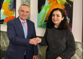 Qëndrim dinjitoz me mesazhe të qarta –