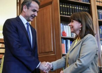 Fitoi zgjedhjet/ Mitsotakis në Pallatin Presidencial, merr mandatin për të formuar qeverinë e re –