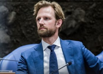 Bullizonte vartësit, dorëhiqet ministri holandez i Arsimit –