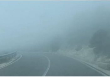 Kujdes kur kaloni me makinë në Llogara, ka mjegull –