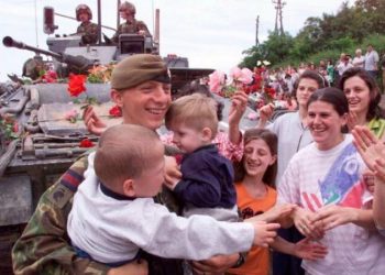 24 vjet më parë NATO ndali bombardimet kundër forcave serbe –