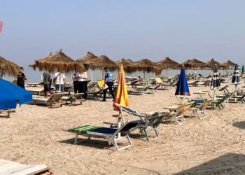 VIDEO/ Zunë hapësirat publike në plazhin e Porto Romanos, procedohen 4 administratorë –