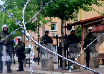 Vazhdojnë protestat e serbëve, liderët evropianë diskutojnë sot për Kosovën –