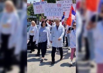 Serbët protestojnë për lirimin e të arrestuarve nga policia e Kosovës –