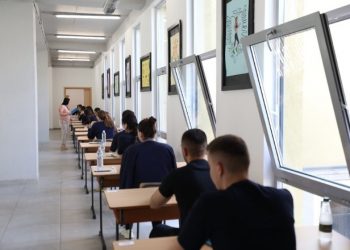 “Rekord” tjetër në publikimin e tezës së Gjuhës Shqipe, 20 minuta nga fillimi i provimit –