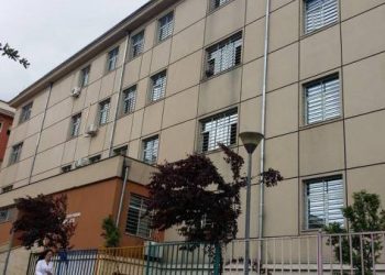 Dhunoi mjekët dhe u arratis nga psikiatria, autori është djali i deputetit socialist –