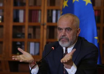 Për hatër të Vuçiçit, Rama anuloi mbledhjen e dy qeverive –