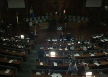 Bie rrufeja në Kuvendin e Kosovës –