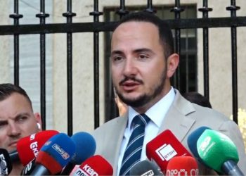 Nuk ka mësues fshati qe të na mbyllë gojën –