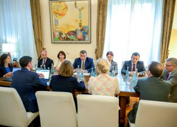 Regjimi i lirë i kursit të këmbimit, i dobishëm për ekonominë shqiptare –