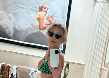 Sharon Stone mirëpret verën me bikini leopard –