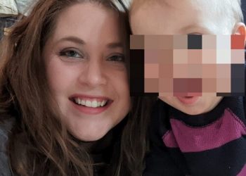 E trishtë në SHBA/ 2-vjeçari vret aksidentalisht nënën e tij shtatzënë –