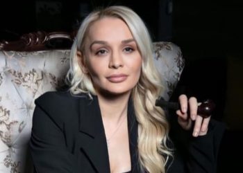 UPS! Avokatja paralajmëron arrestimin e detektives shqiptare që përgjon çiftet –