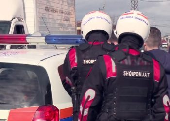 Akuzohen për korrupsion, Gjykata lë në burg 2 efektivët e “Shqiponjave” –