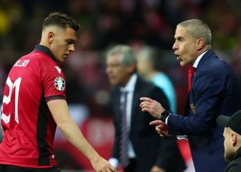 Ecim përpara, forca Shqipëri! –