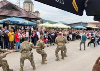 VIDEO/ Pasi u ‘lodhën’ me luftë, serbët dhe KFOR-i masin forcat në një lojë sportive –