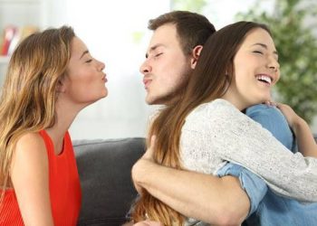 Katër shenjat e zodiakut që kanë më tepër gjasa të tradhtojnë –