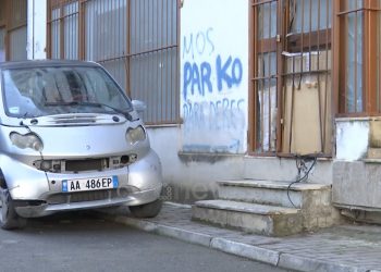 Tritoli në portën e fasonerisë, Policia e Tiranës zbardh ngjarjen, arrestohen një 46-vjeçar dhe një 16-vjeçar –
