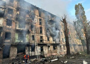 Tre të vdekur dhe 25 të plagosur nga sulmet ruse në Ukrainë –