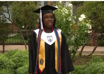 Vajza nga Teksasi ka përfunduar shkollën e mesme në moshën 14-vjeçare –