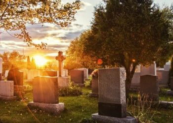 Kërkohet tip i komunikueshëm për punëtor varrezash –