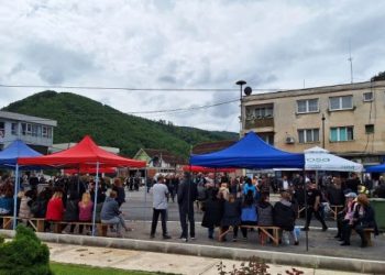 Protestuesit serbë fillojnë të mblidhen në veri –
