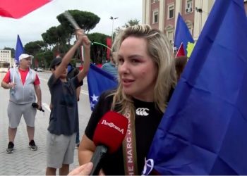 Mesazhi prekës i Vesa Lumës, në protestën para Kryeministrisë –