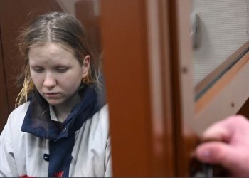Rusia ia zgjat paraburgimin të dyshuarës për vrasjen e blogerit pro-Kremlinit –