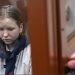 Rusia ia zgjat paraburgimin të dyshuarës për vrasjen e blogerit pro-Kremlinit –