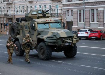 Luftëtarët e Wagner largohen nga Rostov, turma i brohorit –