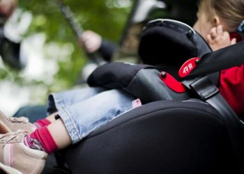 Vdekja e foshnjës brenda në makinë, babai nën hetim për vrasje nga pakujdesia –