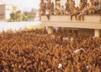 Eksodi historik, 33 vite më parë u rrëzua “Muri i Berlinit” në Tiranë –