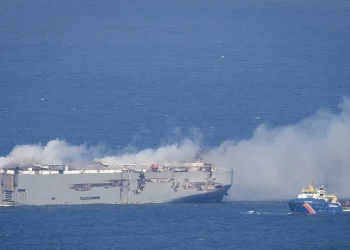 Digjet për të katërtën ditë, trageti me 3.783 makina në bord (VIDEO) –