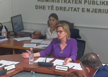 Krenari? Se po vriten njerëzit në derën e shtëpisë… Po vriten fëmijë –