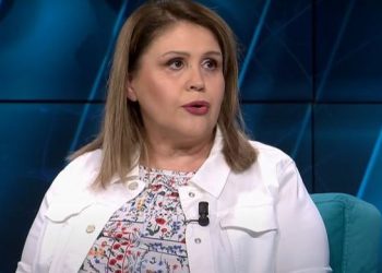 Bluzat e bardha janë të lirë të lëvizin –