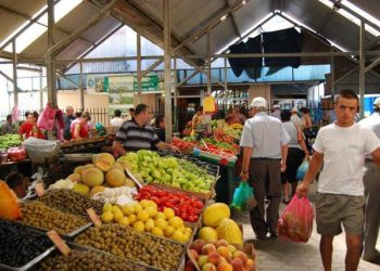 Pse çmimi i domates vendase mbetet i njëjtë si në verë ashtu dhe në dimër? –