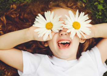 Janë të rrezikshme për fëmijët, ja 3 bimët që duhet t’i mbani larg shtëpisë –