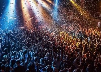 Pas Bebe Rexhës dhe Ava Max, një tjetër këngëtar sulmohet ‘live’ në koncert (Video) –