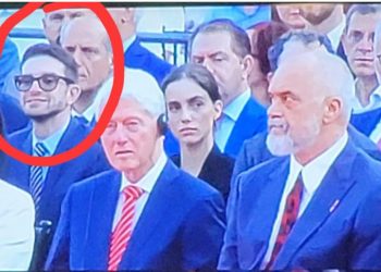 Djali i Soros në ceremoninë e pritjes së Bill Klinton (FOTO) –