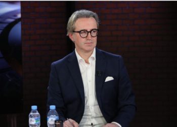 ‘Albin Kurti burrë i zgjuar, me Ramën bën vetëm gallatë’ –