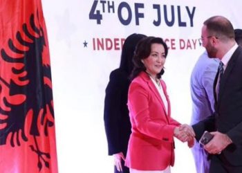 Më keq se sa të luftosh me aleatët është… –