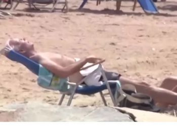 Biden ‘shijon’ rritjen e temperaturave, merr rreze dielli në plazh (VIDEO) –