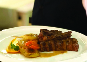 Turistët parapëlqejnë të qëndrojnë në shtëpi me qira e të gatuajnë vetë –