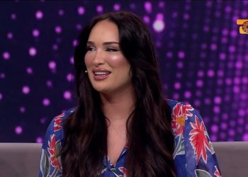 Moment humori/ Erjolës i ngjitet karkaleci në gjoks –