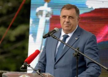 Dodik thotë se nuk do t’i pranojë vendimet e Schmidt –