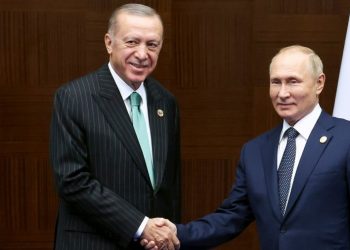“Mirë që nuk flenë në një krevat!”, Erdogan mbron Putin: Nuk lejojmë askënd të…