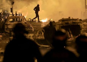 Tensionet në Francë, Macron paralajmëron kryebashkiakët: Jini vigjilentë –