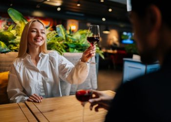 Ja shenjat e zodiakut që mund të konsumojnë alkool “pa limit” duke mos u dehur –