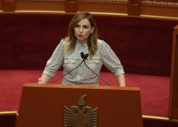 Po e trajtoni si vizitë private, Kuvendi duhej ta përshëndeste –