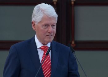 Klinton iku, lobimi kundër Albinit vazhdon –